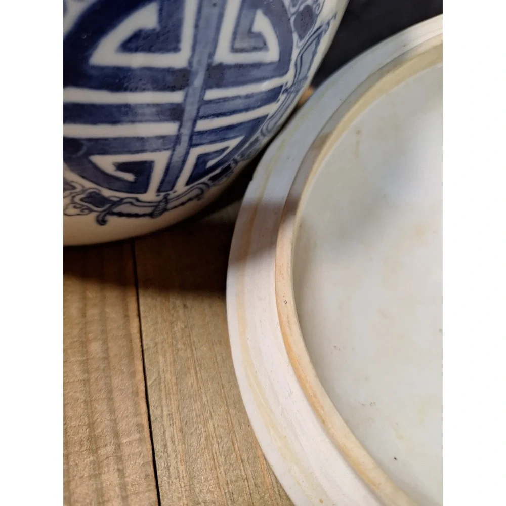Vintage Blue and White Porcelain Ginger Jar Foo Dog Lid Longevity Shou Symbol - Picture 13 of 16